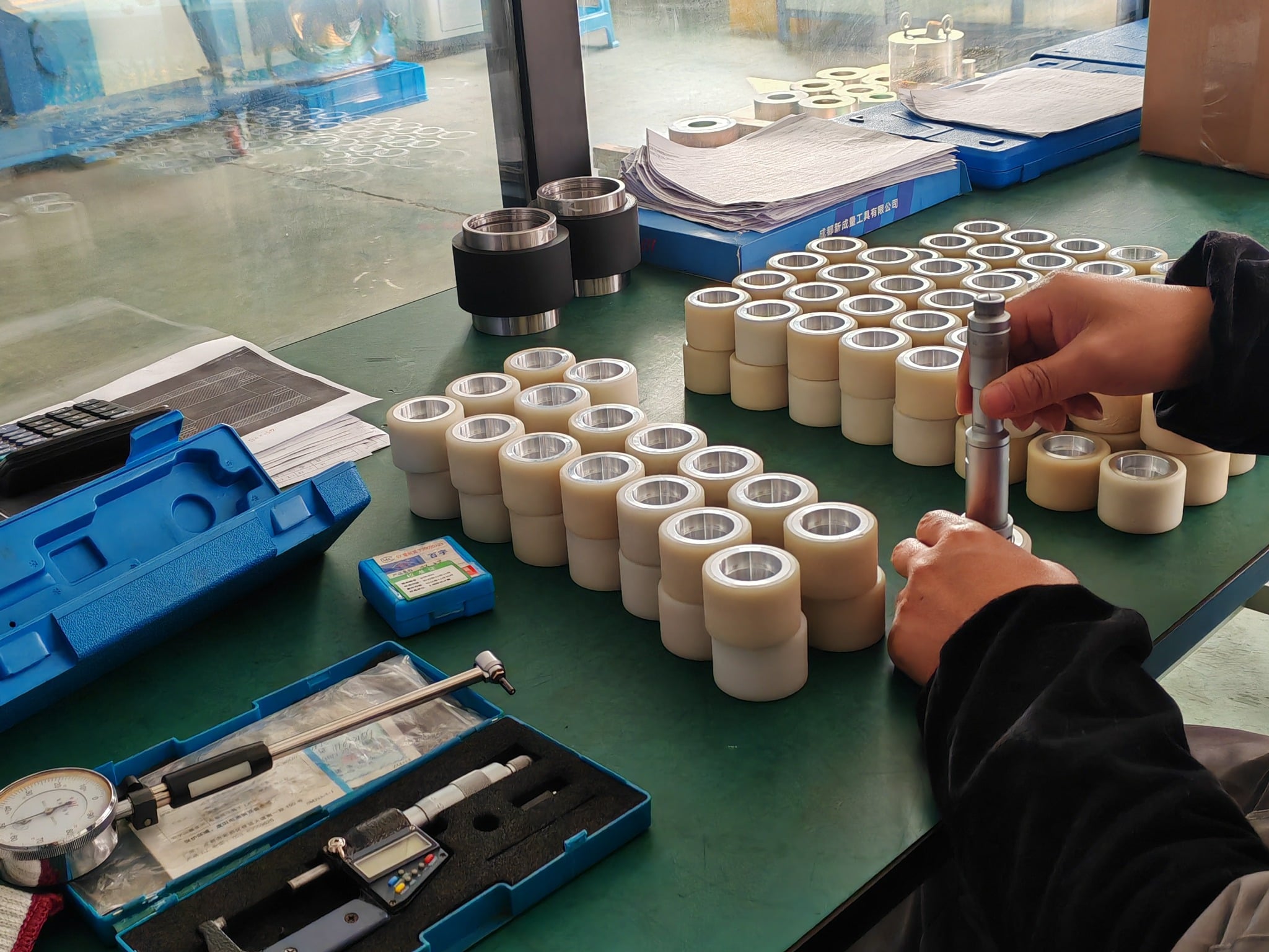 Custom PU Roller Wheels for a Vietnam Equipment Customer: Solving Tolerance, Traction and Bonding Challenges