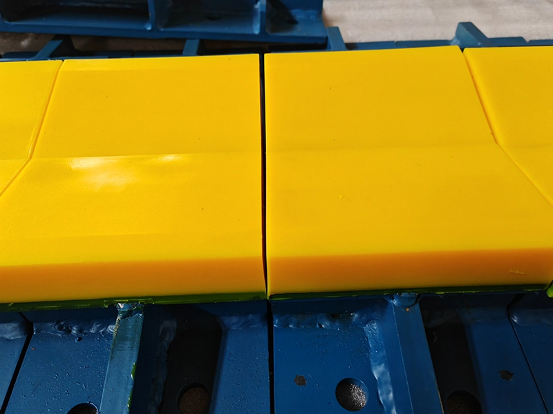 heavy-duty-v-shaped-polyurethane-coil-storage-pads-supporting-40-ton-steel-coils