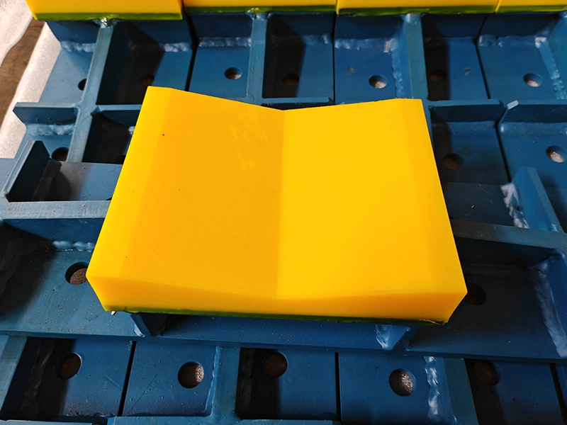 modular-segmented-cast-polyurethane-coil-protection-blocks-with-integrated-steel-channels